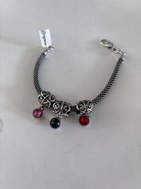 Vintage Silver Tone 6.5”Bracelet With Three Lion Head Rhinestone Charms NWT